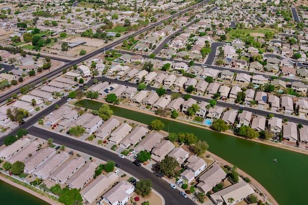 De nombreux petits étangs près d'Avondale petite ville une vue donnant sur le désert près de la capitale de l'état de Phoenix Arizona USA