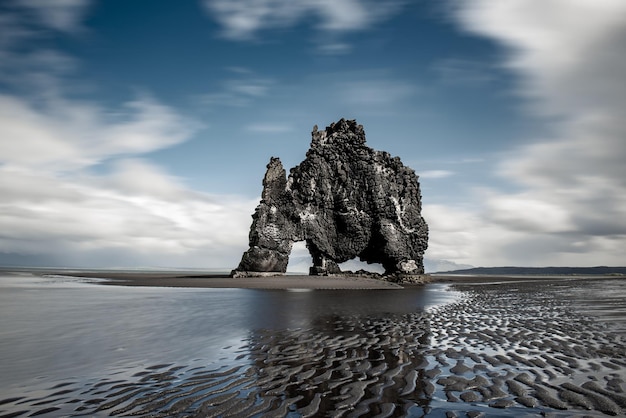 Le nord-ouest de l'Islande Hvitserkur basalte sous la forme d'un énorme mammouth Le concept de l'extrême nord du tourisme