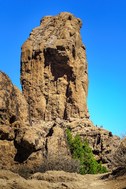 Énorme rocher vertical appelé Roque Nublo sur l'île de Gran Canaria. Parc naturel protégé. L'Europe .