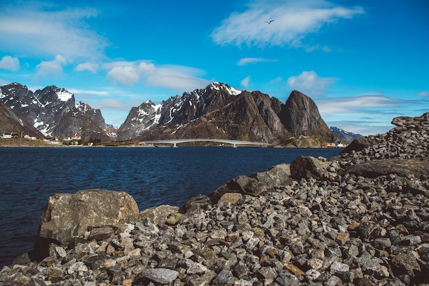 Photo norvège montagne sur les îles lofoten paysage scandinave naturel endroit pour le texte ou la publicité