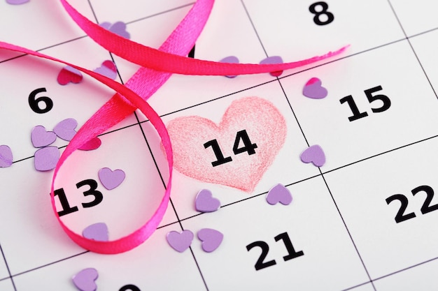 Photo notes sur le calendrier (saint valentin), gros plan