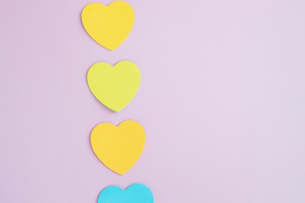 Notes collantes ligne de couleur arc-en-ciel en forme de coeur