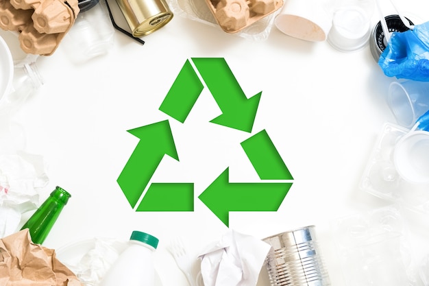 Notion d'écologie. La gestion des déchets. Tri et recyclage. Protection environnementale.