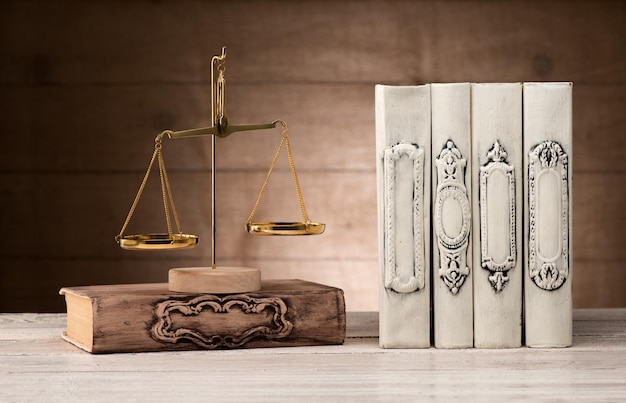 Notion De Justice. Livre Et Balance De La Justice