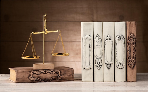 Notion de justice. livres et balances de la justice