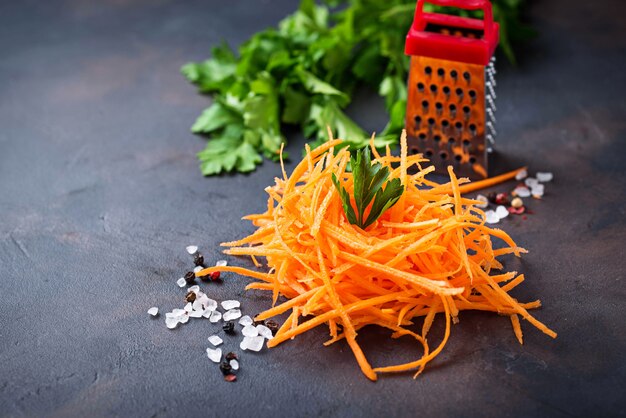 Nouilles de carottes végétaliennes saines