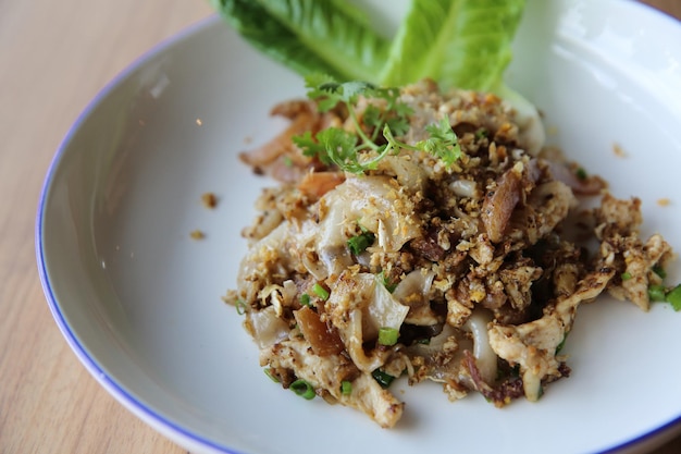 Nouilles frites au poulet, cuisine thaïlandaise