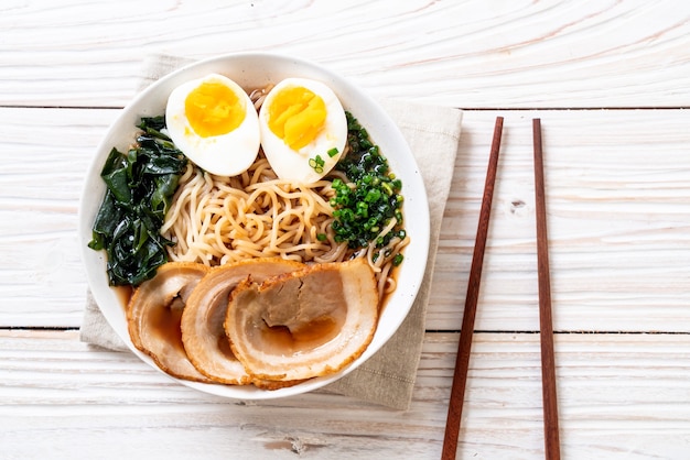 Nouilles ramen Shoyu au porc et oeuf