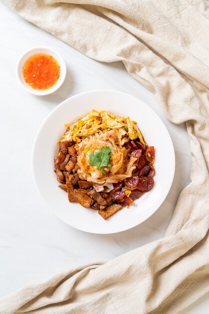 Nouilles de riz chinois à la vapeur - style cuisine asiatique