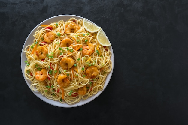 Nouilles Schezwan aux Crevettes aux Légumes