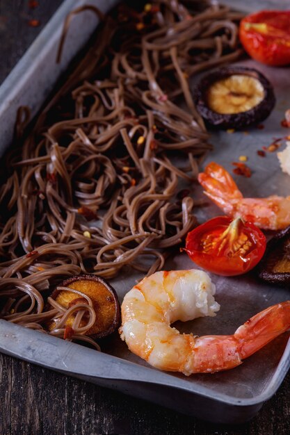 Nouilles soba et crevettes