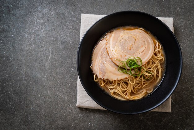 nouilles tonkotsu ramen au porc chaashu