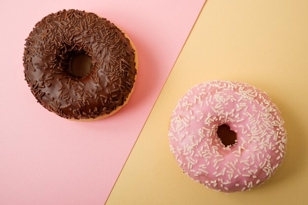 Nourriture Desserts Desserts collations colorées Donuts délicieux avec des éclaboussures Gâteaux de boulangerie Donuts de dessert de nourriture douce Close-up de donuts Pancakes de Berlin