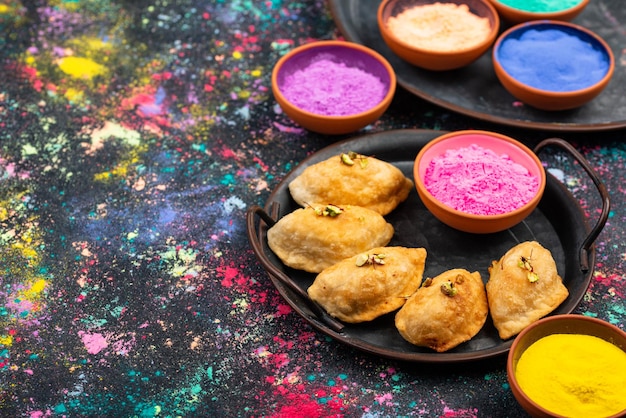 Nourriture indienne de Gujiya pour le festival de holi