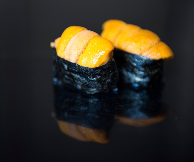 Nourriture japonaise Uni sushi en bonne santé