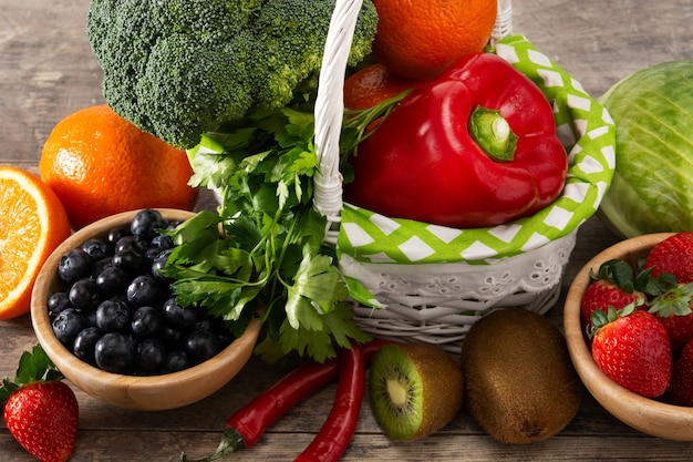 Nourriture de légumes sains sur table en bois