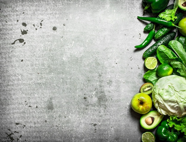 Nourriture de remise en forme. Fruits et légumes verts.