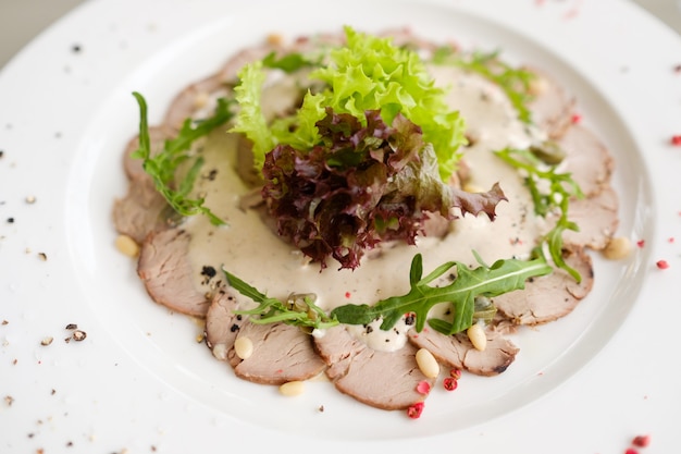 Nourriture de restaurant. Alimentation saine. Concept de salade saine pour le dîner