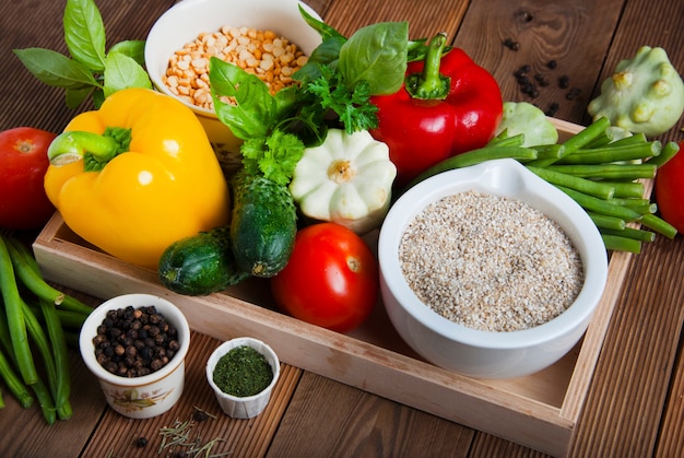 Nourriture saine. Céréales, céréales, légumes, antioxydants et vitamines.
