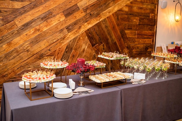 Nourriture savoureuse à la réception de mariage