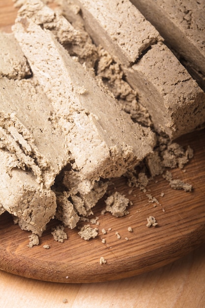 Nourriture sucrée - halva colse sur le plateau