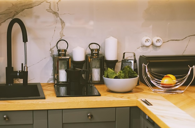 De la nourriture sur la table à la maison