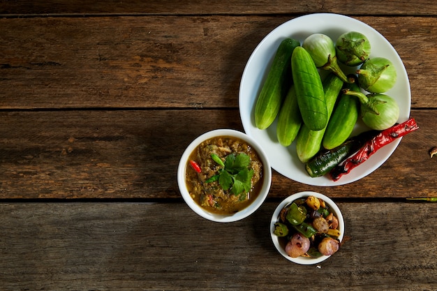 Nourriture thaïlandaise Trempette épicée au poisson fermenté.