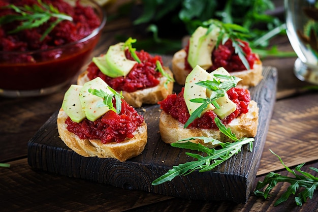 Nourriture végétarienne Alimentation saine Sandwichs au pâté de betterave