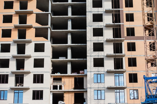 Nouveau bâtiment à plusieurs étages en construction