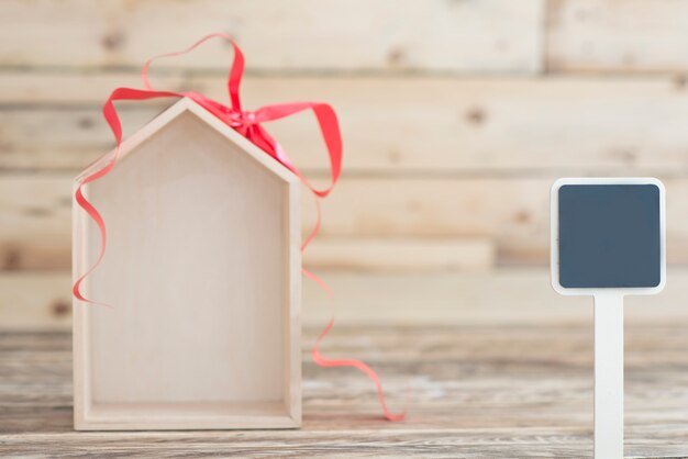 Photo nouveau concept de maison fond en bois