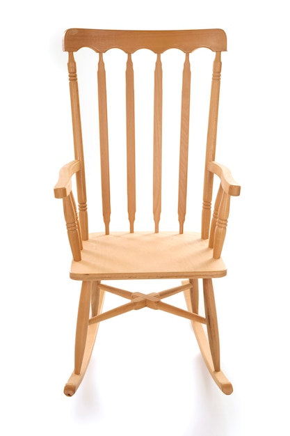 Nouveau fauteuil à bascule en bois sur le blanc