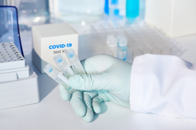 Nouveau kit de test rapide pour coronavirus COVID-19. Échantillons du kit de diagnostic nCoV pcr 2019.