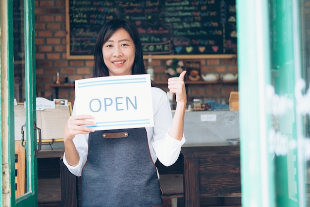 Nouveau propriétaire de café jeune entreprise.