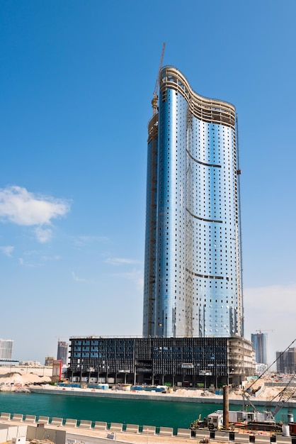 Nouveau quartier d'Abu Dhabi avec construction de gratte-ciel. Emirats Arabes Unis