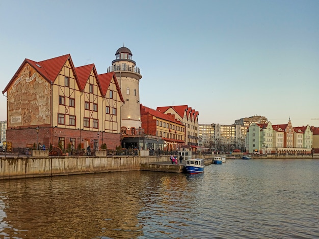 Photo nouveau quartier dans le vieux style prussien - fish village à kaliningrad