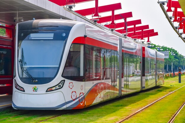 Le nouveau système de tramway dans la zone de développement économique et technologique de Guangzhou du district de Huangpu