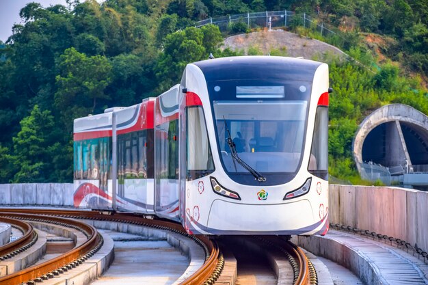 Le nouveau système de tramway dans la zone de développement économique et technologique de Guangzhou du district de Huangpu