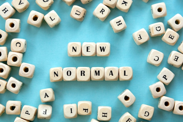 Nouveaux cubes de l'alphabet en bois de mot normal