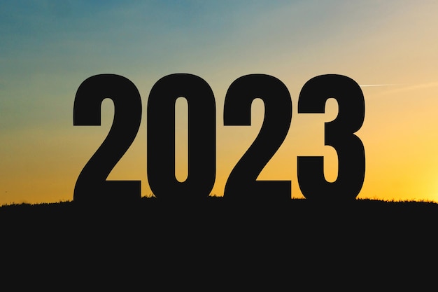 Nouvel An 2023 sur le terrain au coucher du soleil Affiche pour le calendrier Ombre des chiffres 2023