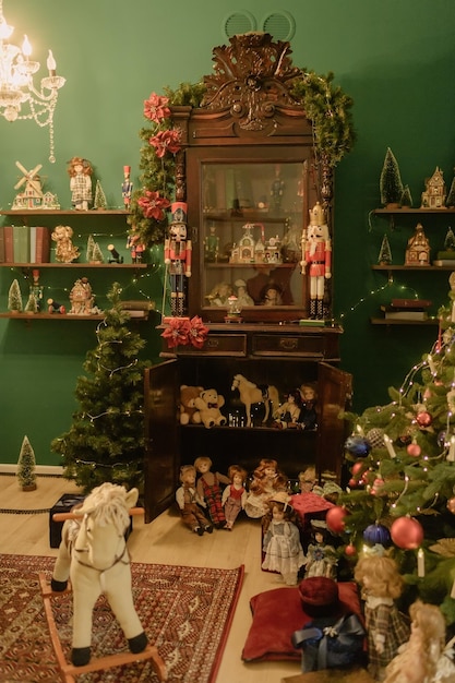 nouvel an et décor de noël intérieur de maison aux couleurs rouges et vertes