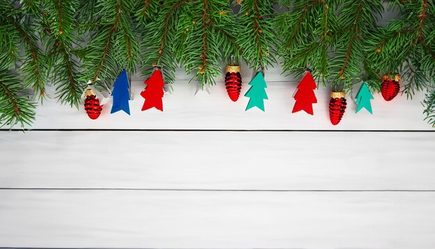 Nouvel An et fond de Noël avec arbre de Noël sur fond blanc en bois Joyeux Noël