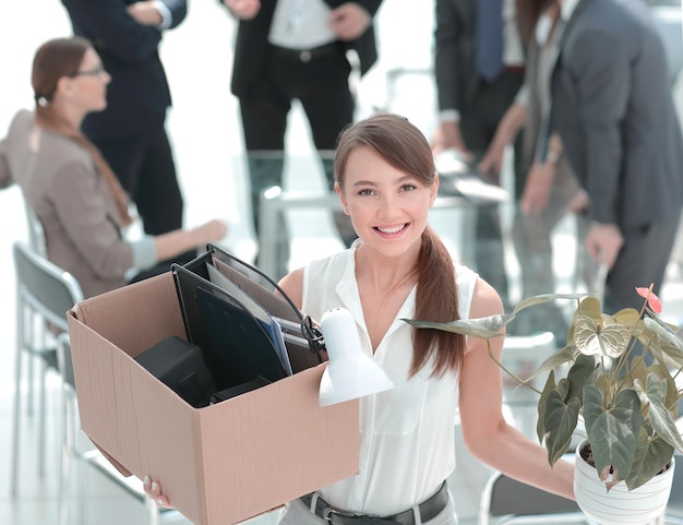 Nouvel employé venant au bureau pour la première fois