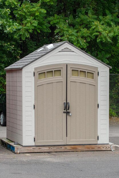 Photo nouvelle cabane en bois, porte de toit, fenêtre nouvelle et moderne