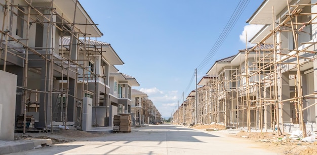 Nouvelle maison résidentielle de construction en cours au développement de lotissement de chantier