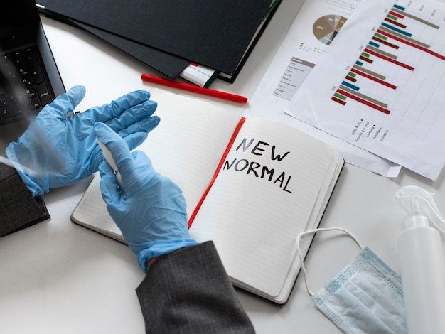 Photo nouvelle normalité au bureau pour les employés d'entreprise