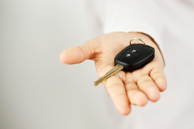 Nouvelles clés de voiture avec offres Prêts de voiture à faible taux d'intérêt dans les salles d'exposition