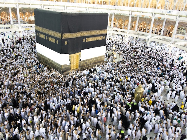 Nouvelles images de la Kaaba à La Mecque après restauration