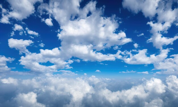 Nuage blanc sur ciel bleu