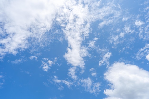 Un nuage dans le ciel