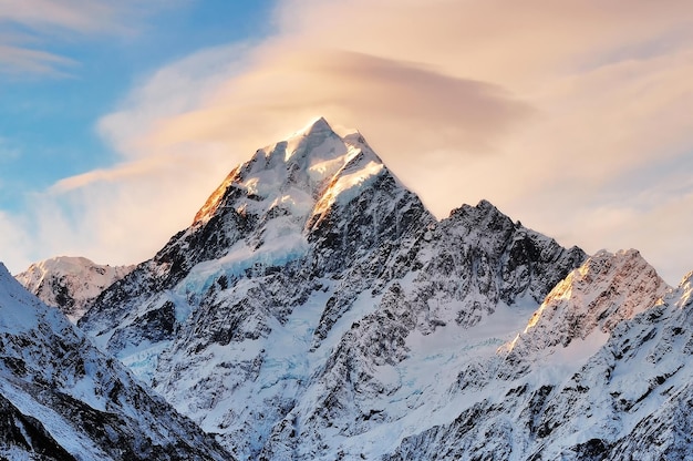 Nuage lenticulaire sur Mt Cook ile sud Nouvelle Zelande